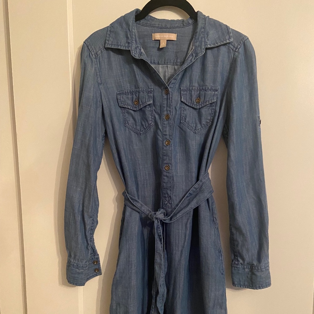Banana Republic light denim dress with belt and pockets size 0